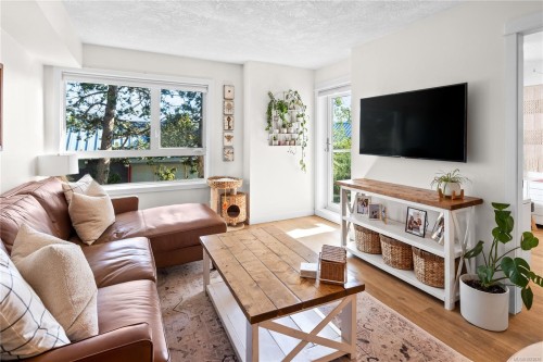 220-2245 James White Blvd, Sidney, BC - Indoor Photo Showing Living Room