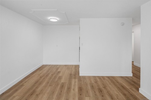 303-2095 Oak Bay Ave, Oak Bay, BC - Indoor Photo Showing Other Room