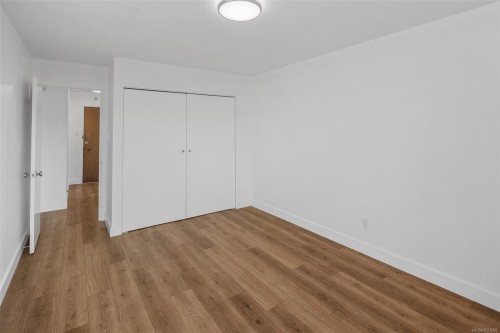 303-2095 Oak Bay Ave, Oak Bay, BC - Indoor Photo Showing Other Room