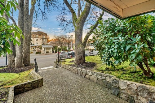 303-2095 Oak Bay Ave, Oak Bay, BC - Outdoor