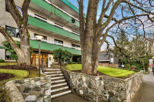 303-2095 Oak Bay Ave, Oak Bay, BC - Outdoor