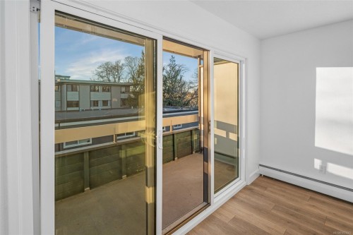 303-2095 Oak Bay Ave, Oak Bay, BC - Indoor Photo Showing Other Room