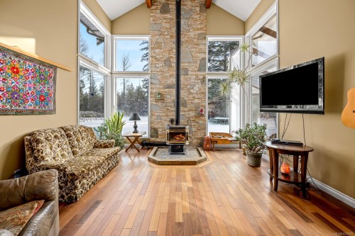 2156 Coleman Rd, Courtenay, BC 