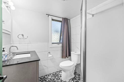 4662&4658 Birch Lane, Barriere, BC - Indoor Photo Showing Bathroom