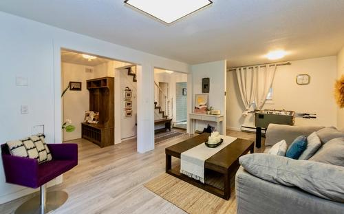 4179 Ashe Crescent, Scotch Creek, BC - Indoor Photo Showing Living Room