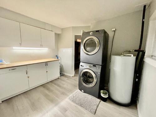 4179 Ashe Crescent, Scotch Creek, BC - Indoor Photo Showing Laundry Room