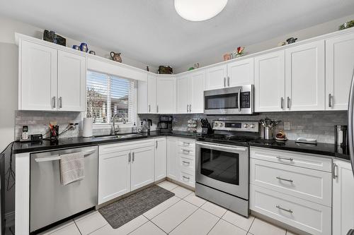 107-3880 Brown Road, West Kelowna, BC - Indoor Photo Showing Kitchen