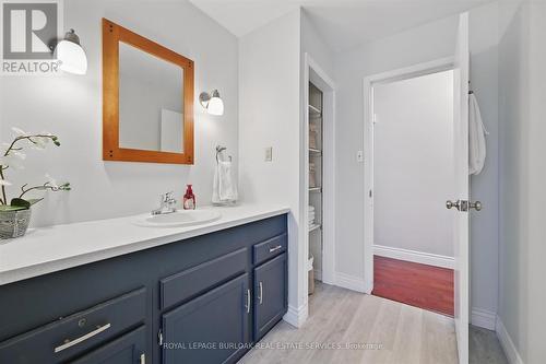 768 King Road, Burlington, ON - Indoor Photo Showing Bathroom