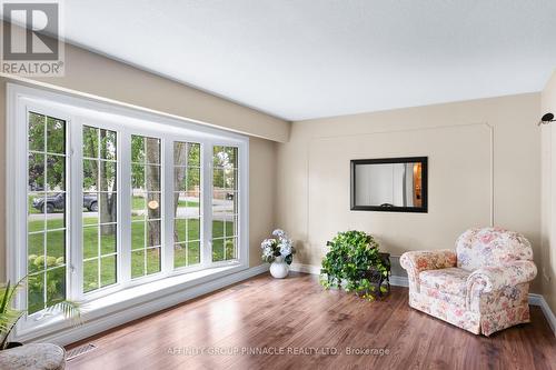 17 Richard Avenue, Kawartha Lakes (Lindsay), ON - Indoor Photo Showing Living Room