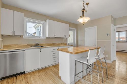Cuisine - 3379  - 3381 Rue St-Victorien, Québec (Beauport), QC - Indoor Photo Showing Kitchen