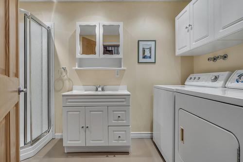 Salle de bains - 3379  - 3381 Rue St-Victorien, Québec (Beauport), QC - Indoor Photo Showing Laundry Room