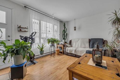 Salon - 3379  - 3381 Rue St-Victorien, Québec (Beauport), QC - Indoor Photo Showing Living Room