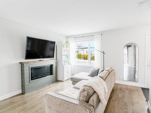 Salon - 1015 Rue Boivin, Sherbrooke (Brompton/Rock Forest/Saint-Élie/Deauville), QC - Indoor Photo Showing Living Room With Fireplace
