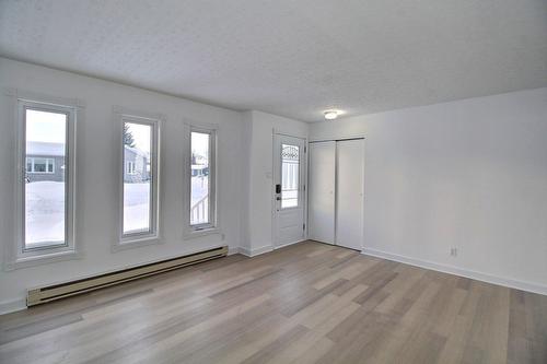 Salon - 1840  - 1840B Rue Duchesne, Val-D'Or, QC - Indoor Photo Showing Other Room