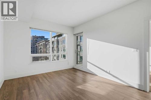 611, 46 9 Street Ne, Calgary, AB - Indoor Photo Showing Other Room