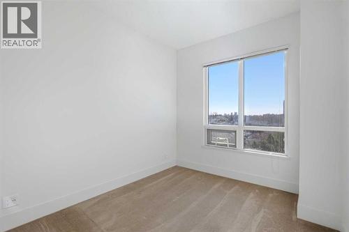 611, 46 9 Street Ne, Calgary, AB - Indoor Photo Showing Other Room