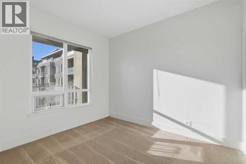 611, 46 9 Street Ne, Calgary, AB - Indoor Photo Showing Other Room