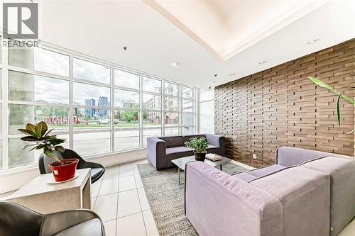 611, 46 9 Street Ne, Calgary, AB - Indoor Photo Showing Other Room