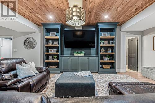 33 Nickason Drive, Arran-Elderslie, ON - Indoor Photo Showing Living Room
