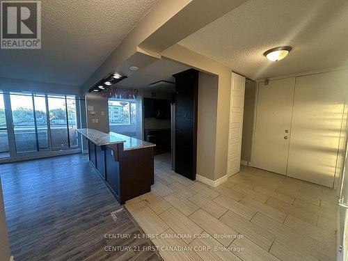 506 - 389 Dundas Street, London East (East K), ON - Indoor