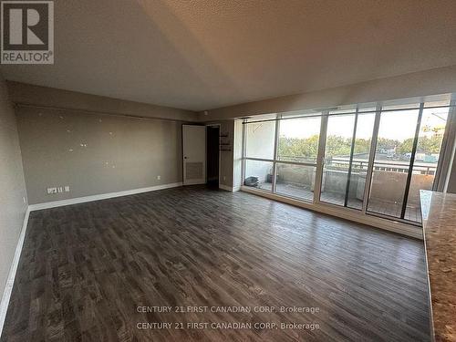 506 - 389 Dundas Street, London East (East K), ON - Indoor