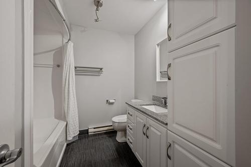 Salle de bains - 25 Rue Des Nations E., Québec (Charlesbourg), QC - Indoor Photo Showing Bathroom