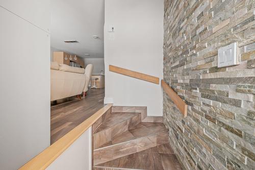 Hall d'entrée/Vestibule - 25 Rue Des Nations E., Québec (Charlesbourg), QC - Indoor Photo Showing Other Room