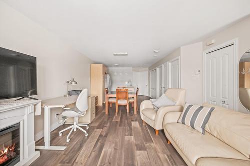 Vue d'ensemble - 25 Rue Des Nations E., Québec (Charlesbourg), QC - Indoor Photo Showing Living Room With Fireplace