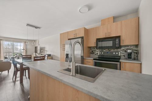 Cuisine - 25 Rue Des Nations E., Québec (Charlesbourg), QC - Indoor Photo Showing Kitchen With Upgraded Kitchen