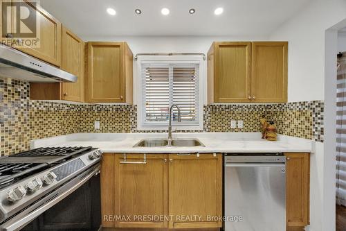18 - 10 Chalkstone Drive, London South, ON - Indoor Photo Showing Kitchen With Double Sink With Upgraded Kitchen