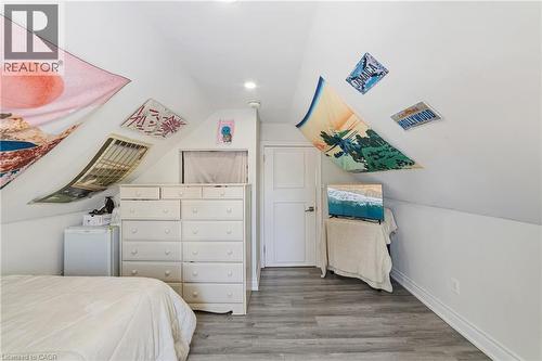 411 Fairfield Avenue, Hamilton, ON - Indoor Photo Showing Bedroom