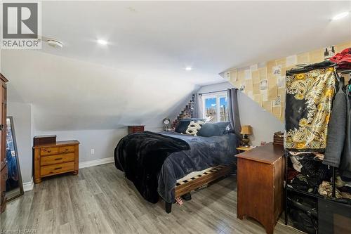 411 Fairfield Avenue, Hamilton, ON - Indoor Photo Showing Bedroom