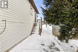 Side Entry to Kitchen - 