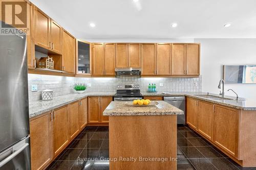 17 Adastra Crescent, Markham, ON - Indoor Photo Showing Kitchen