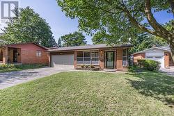6 DEERPARK DRIVE  Barrie, ON L4M 4W9