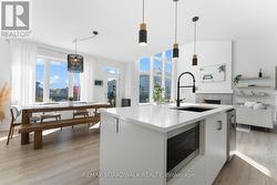 Large Island w/Breakfast Bar - 