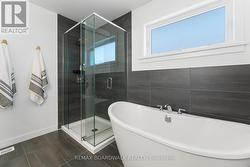 4PC Ensuite w/Large Glass Shower & Soaker Tub - 