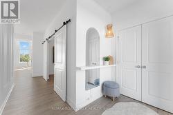 Spacious & Bright Front Entrance - 