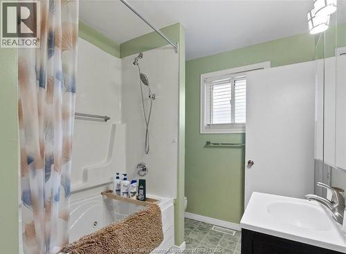 207-209 Inshes Avenue, Chatham, ON - Indoor Photo Showing Bathroom