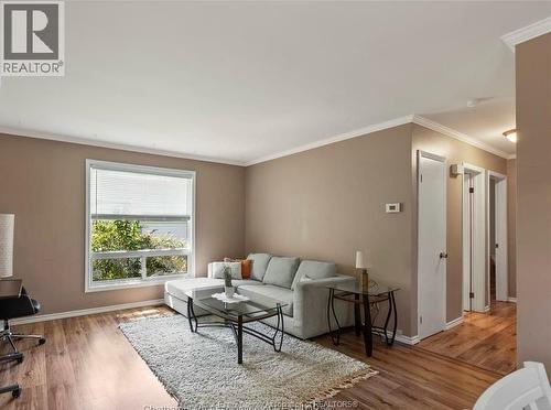 207-209 Inshes Avenue, Chatham, ON - Indoor Photo Showing Living Room