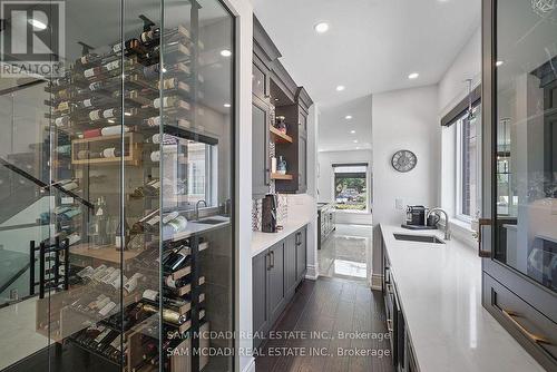 956 Sombrero Way, Mississauga, ON - Indoor Photo Showing Kitchen With Upgraded Kitchen