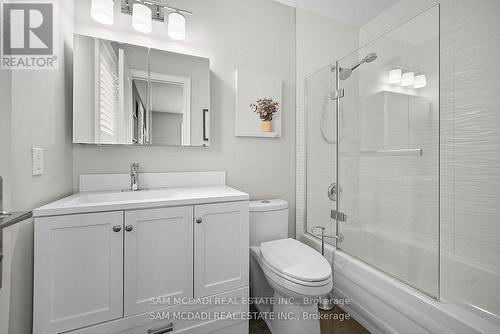 956 Sombrero Way, Mississauga, ON - Indoor Photo Showing Bathroom