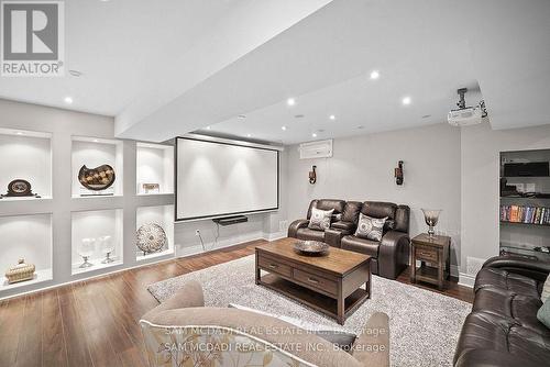 956 Sombrero Way, Mississauga, ON - Indoor Photo Showing Living Room