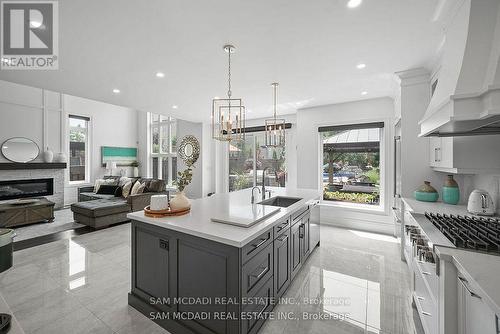 956 Sombrero Way, Mississauga, ON - Indoor Photo Showing Kitchen With Fireplace With Upgraded Kitchen