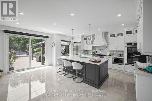 956 Sombrero Way, Mississauga, ON - Indoor Photo Showing Kitchen With Upgraded Kitchen