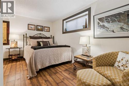 5031 Viceroy Drive Nw, Calgary, AB - Indoor Photo Showing Bedroom