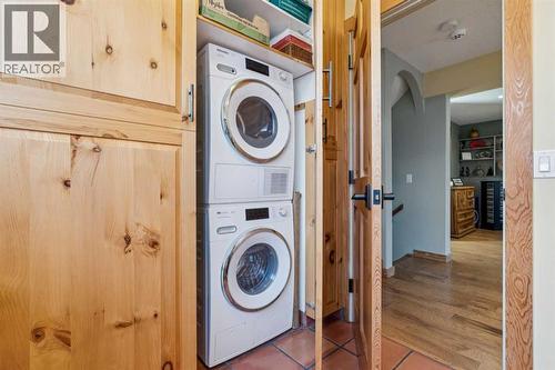 5031 Viceroy Drive Nw, Calgary, AB - Indoor Photo Showing Laundry Room