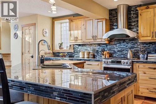 5031 Viceroy Drive Nw, Calgary, AB - Indoor Photo Showing Kitchen With Double Sink With Upgraded Kitchen