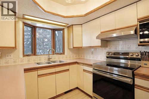 5 Fairview Crescent E, Brooks, AB 