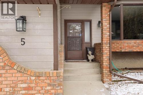 5 Fairview Crescent E, Brooks, AB 